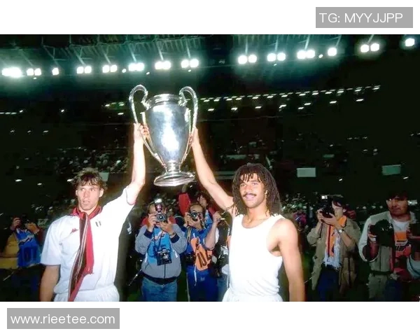 足球传奇逐渐谢幕：一代球星的光辉岁月即将成为历史篇章